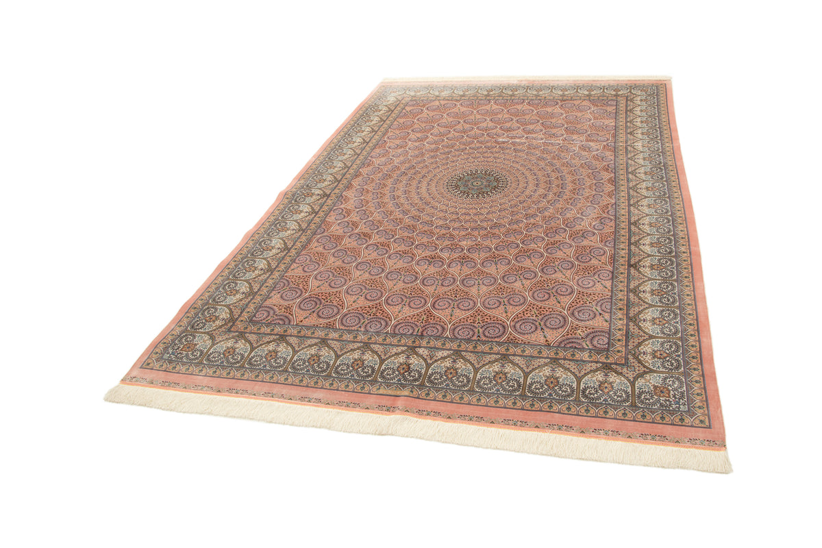 Rechteck Teppich Ghom Design in Rosa von Hadorn™ - Lifestyle Image