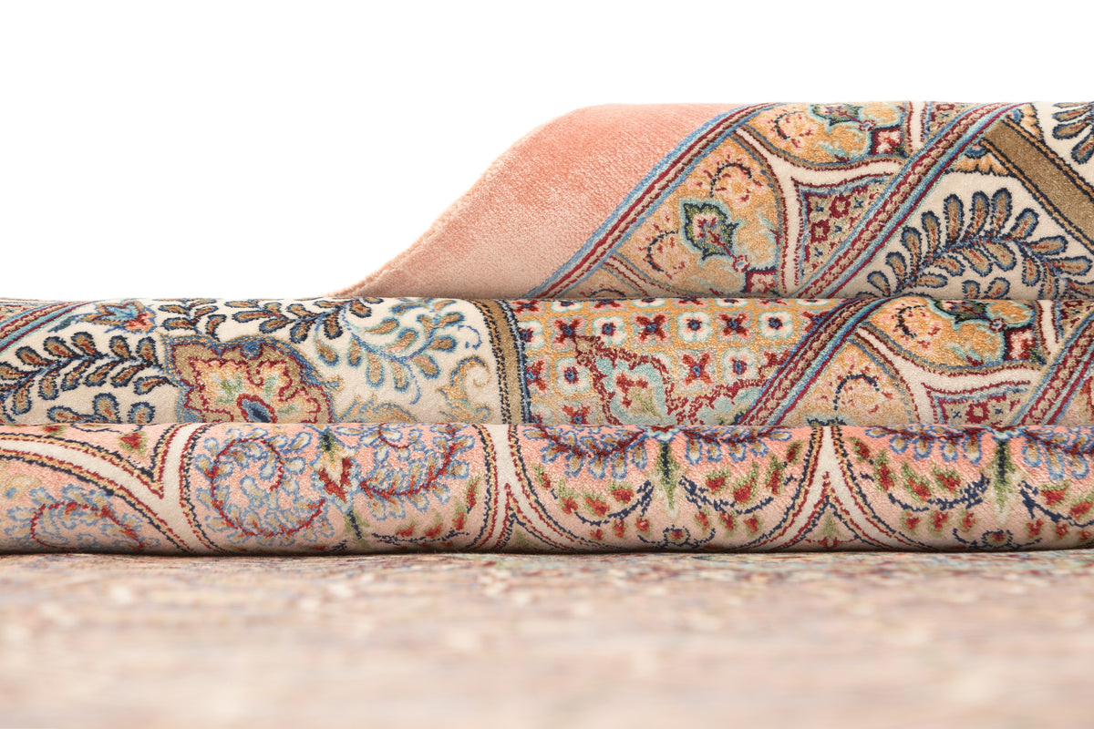 Rechteck Teppich Ghom Design in Rosa von Hadorn™ - Lifestyle Image