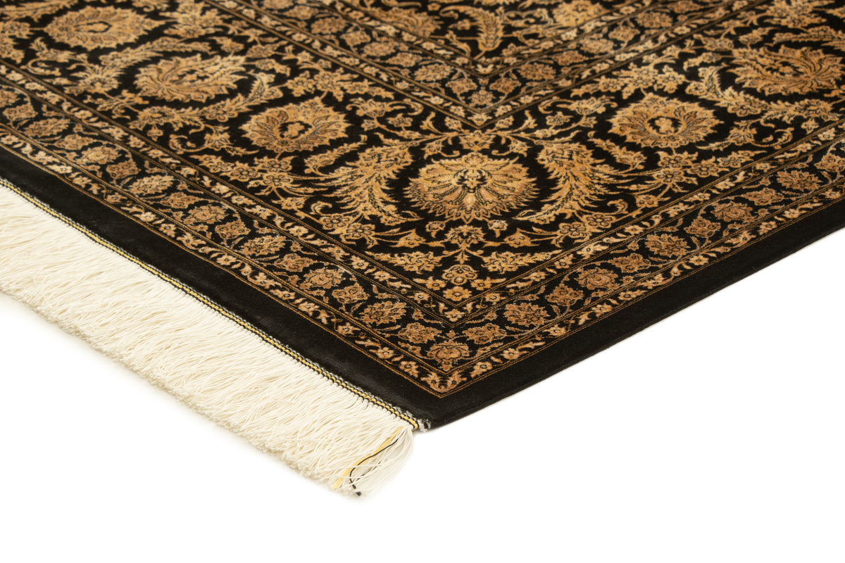 Rechteck Teppich Ghom Design in Schwarz von Hadorn™ - Lifestyle Image