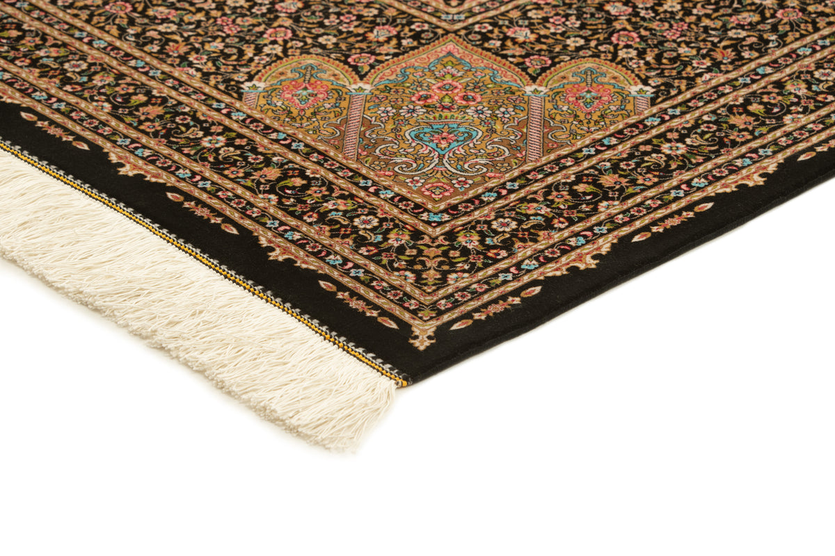 Rechteck Teppich Ghom Design in Schwarz von Hadorn™ - Lifestyle Image