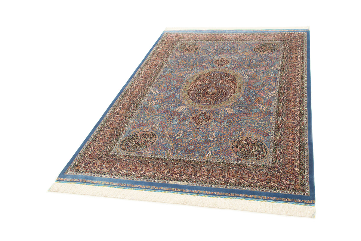 Rechteck Teppich Ghom Design in Blau von Hadorn™ - Lifestyle Image