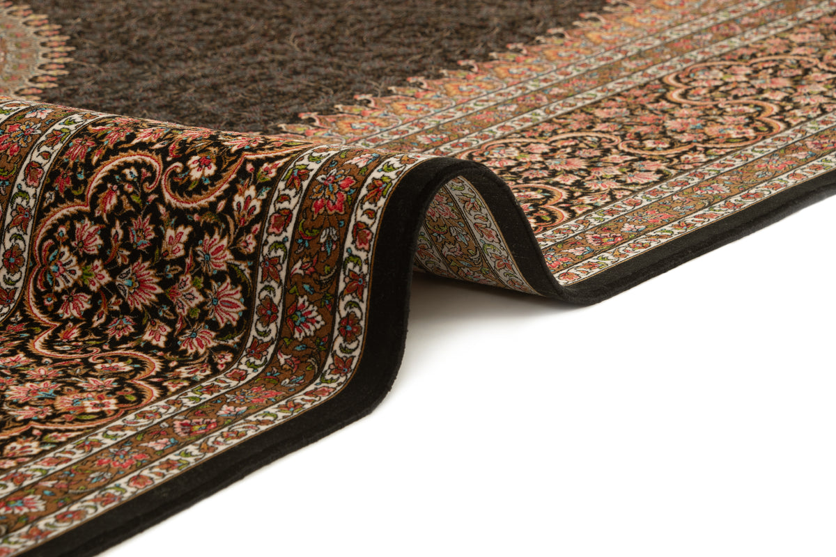 Rechteck Teppich Ghom Design in Braun von Hadorn™ - Lifestyle Image