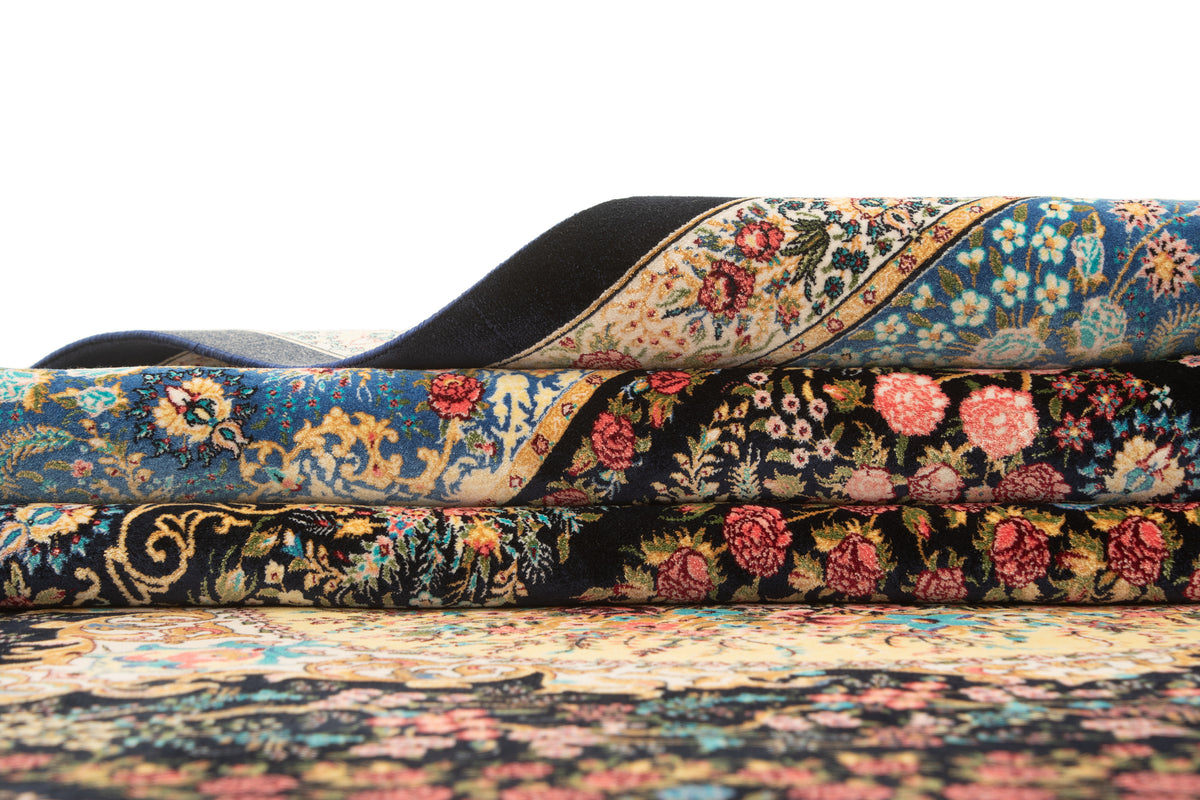 Rechteck Teppich Ghom Design in Dunkelblau von Hadorn™ - Lifestyle Image