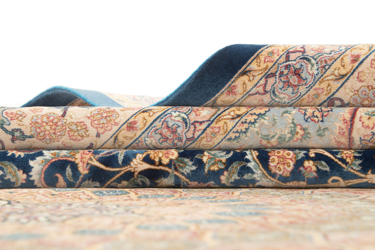 Rechteck Teppich Ghom Design in Blau von Hadorn™ - Lifestyle Image