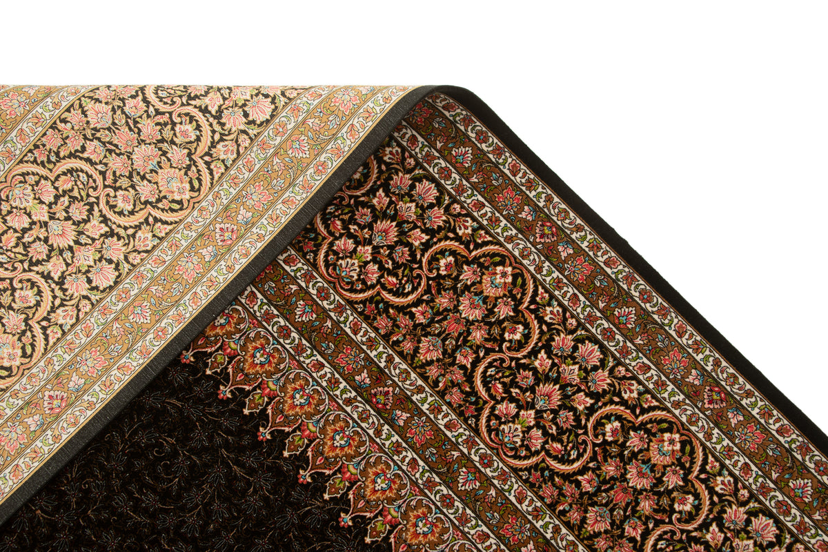 Rechteck Teppich Ghom Design in Schwarz von Hadorn™ - Lifestyle Image