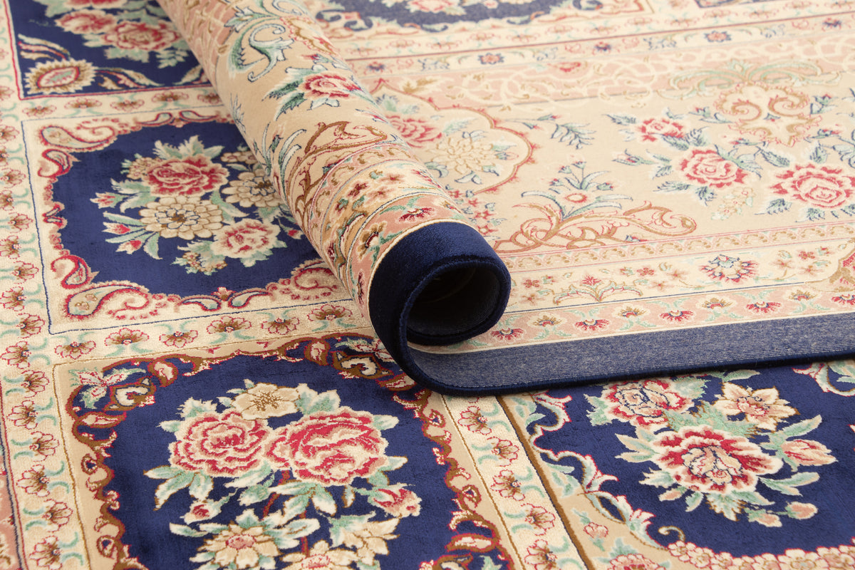 Rechteck Teppich Ghom Design in Dunkelblau von Hadorn™ - Lifestyle Image