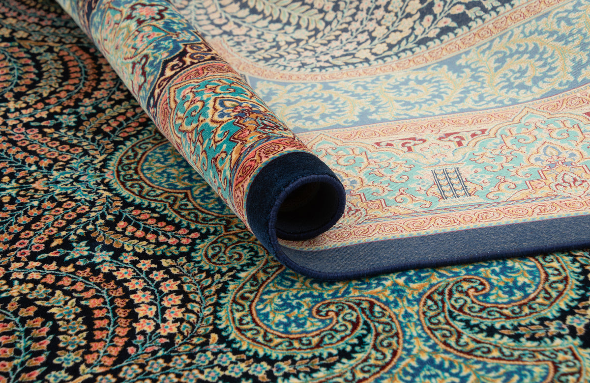 Rechteck Teppich Ghom Design in Dunkelblau von Hadorn™ - Lifestyle Image