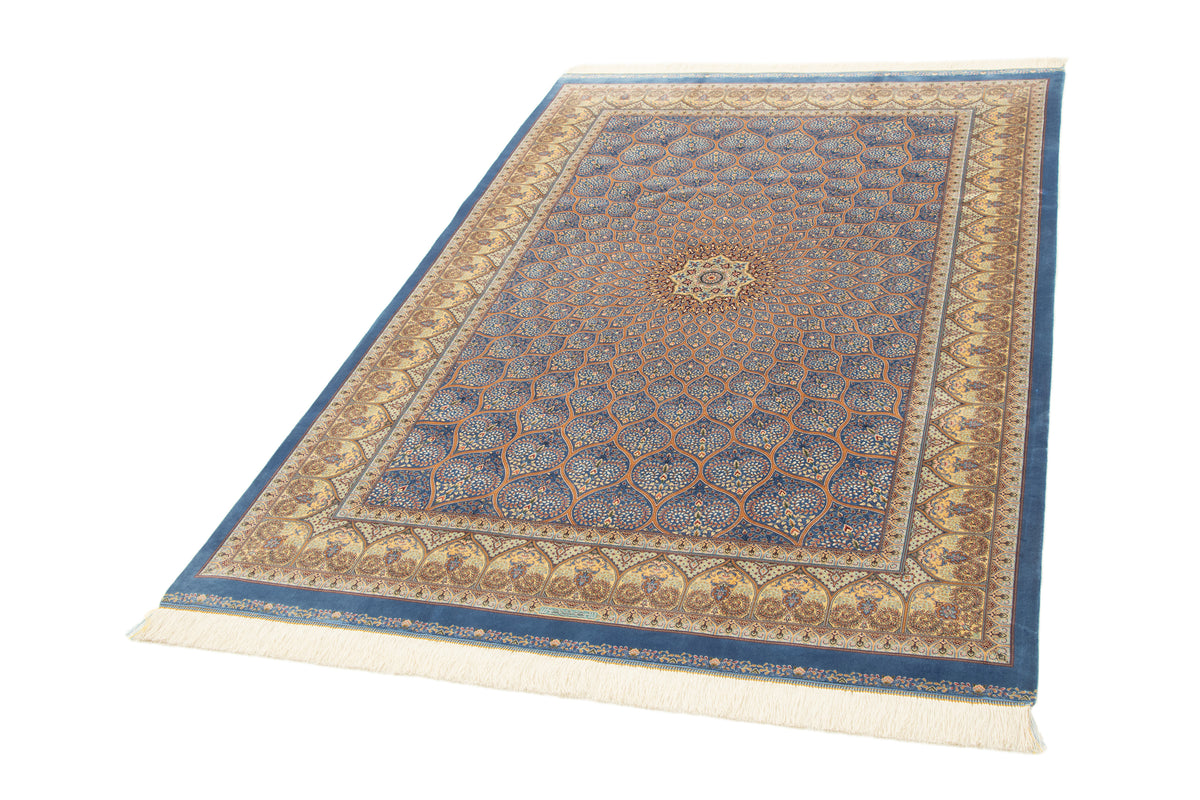 Rechteck Teppich Ghom Design in Blau von Hadorn™ - Lifestyle Image