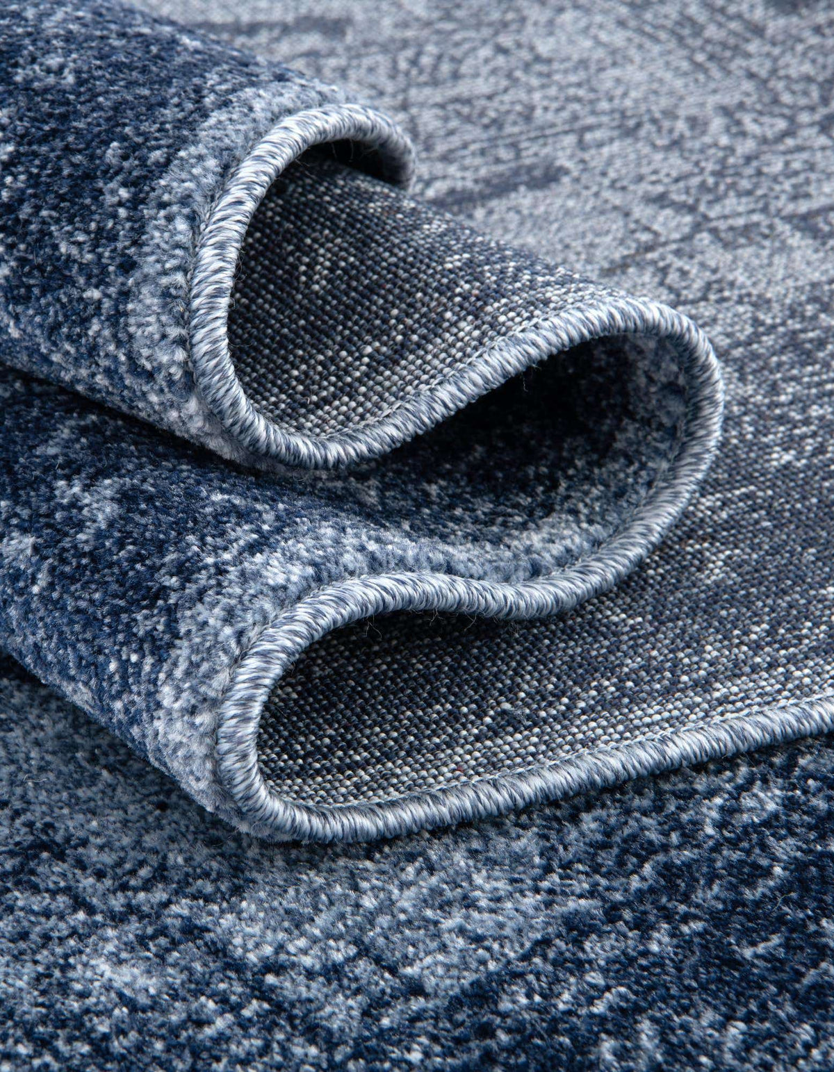 Rund Teppich Vista in Blau von Hadorn™ - Lifestyle Image