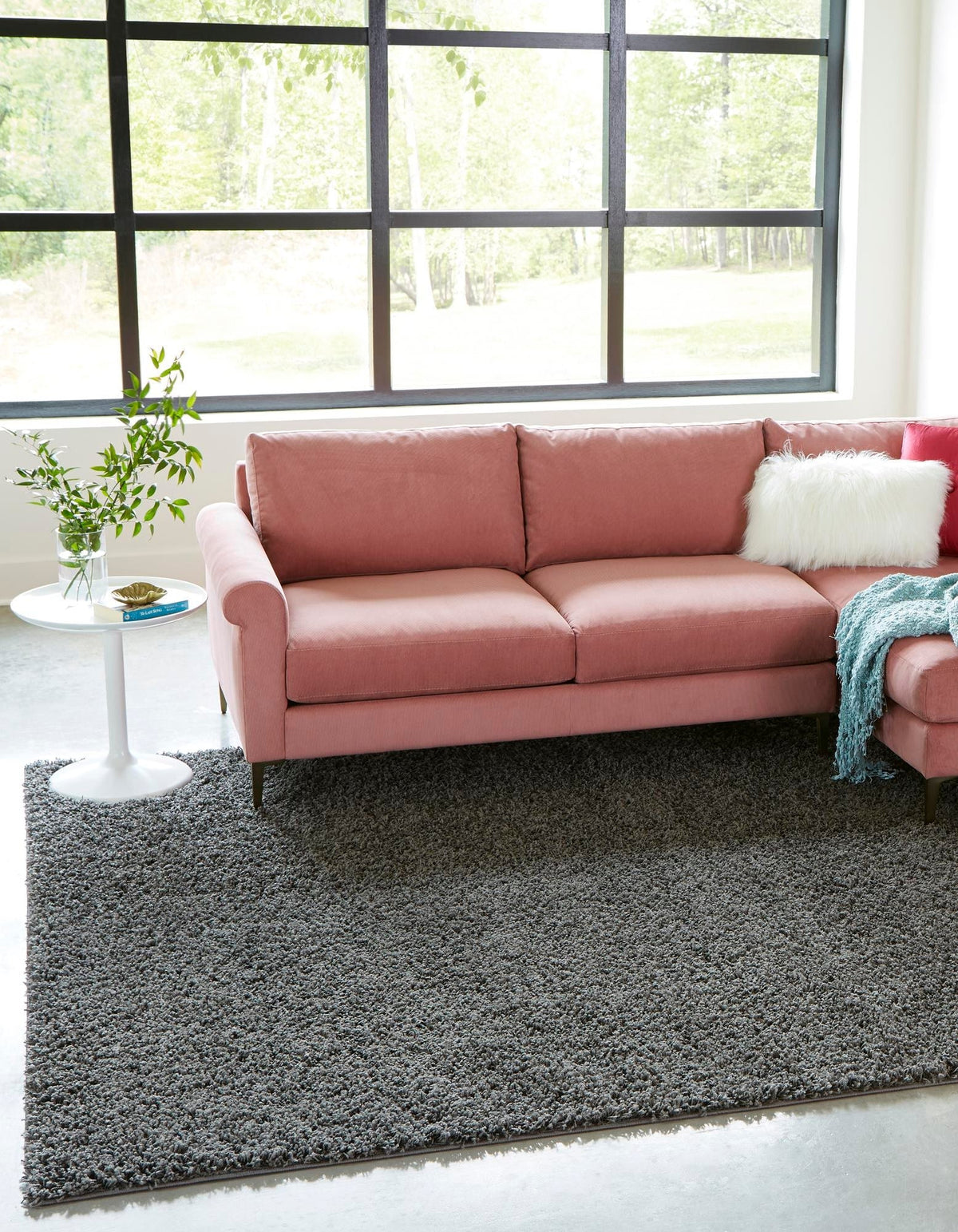 Quadratisch Hochflorteppich Solid Shag in Graphitgrau von Hadorn™ - Lifestyle Image
