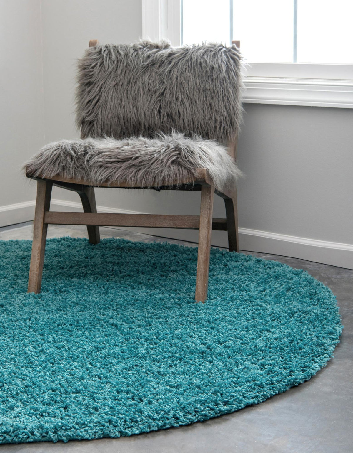 Rund Hochflorteppich Solid Shag in Dunkelblau von Hadorn™ - Lifestyle Image
