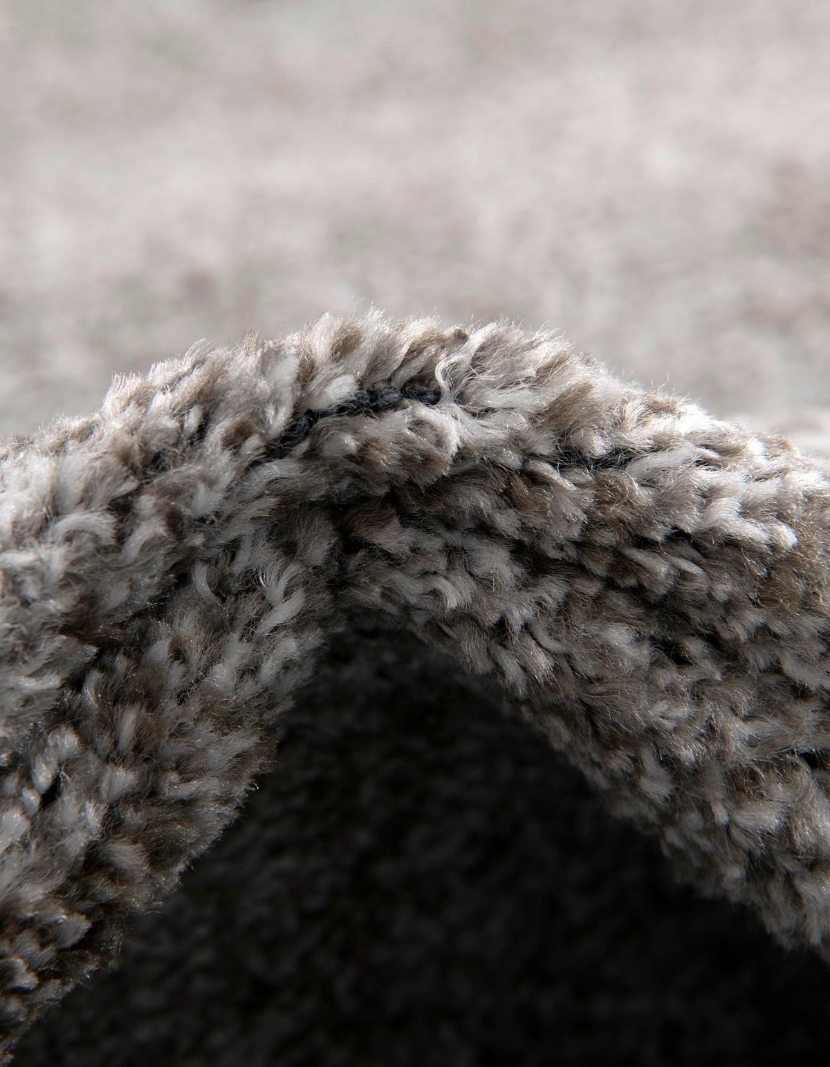 Quadratisch Teppich Vista in Hellgrau von Hadorn™ - Lifestyle Image