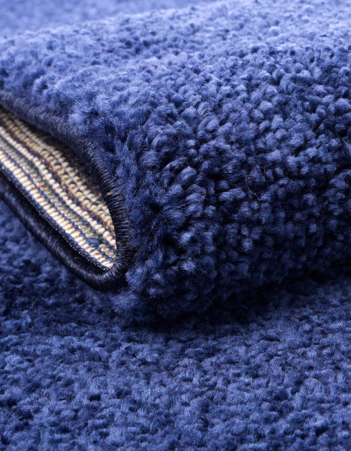 Läufer Teppich Solid Frieze in Marineblau von Hadorn™ - Lifestyle Image