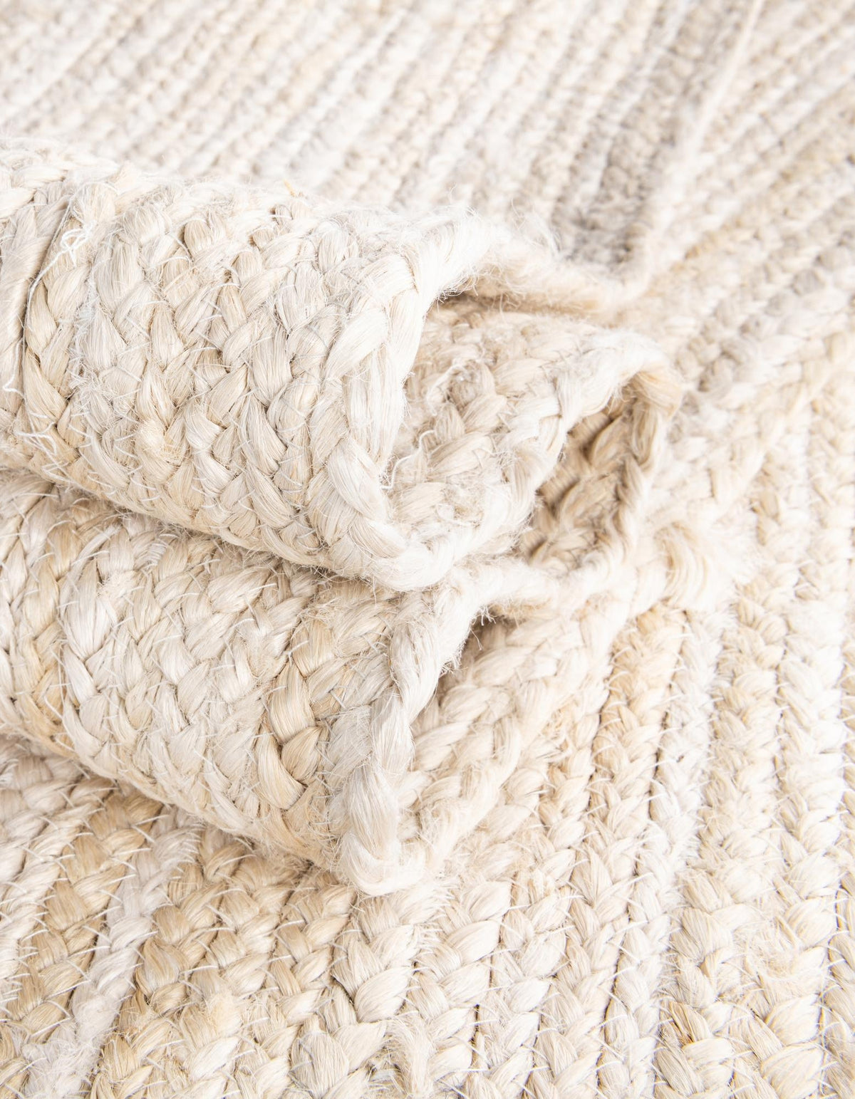 Rechteck Teppich Braided Jute in Weiss von Hadorn™ - Lifestyle Image