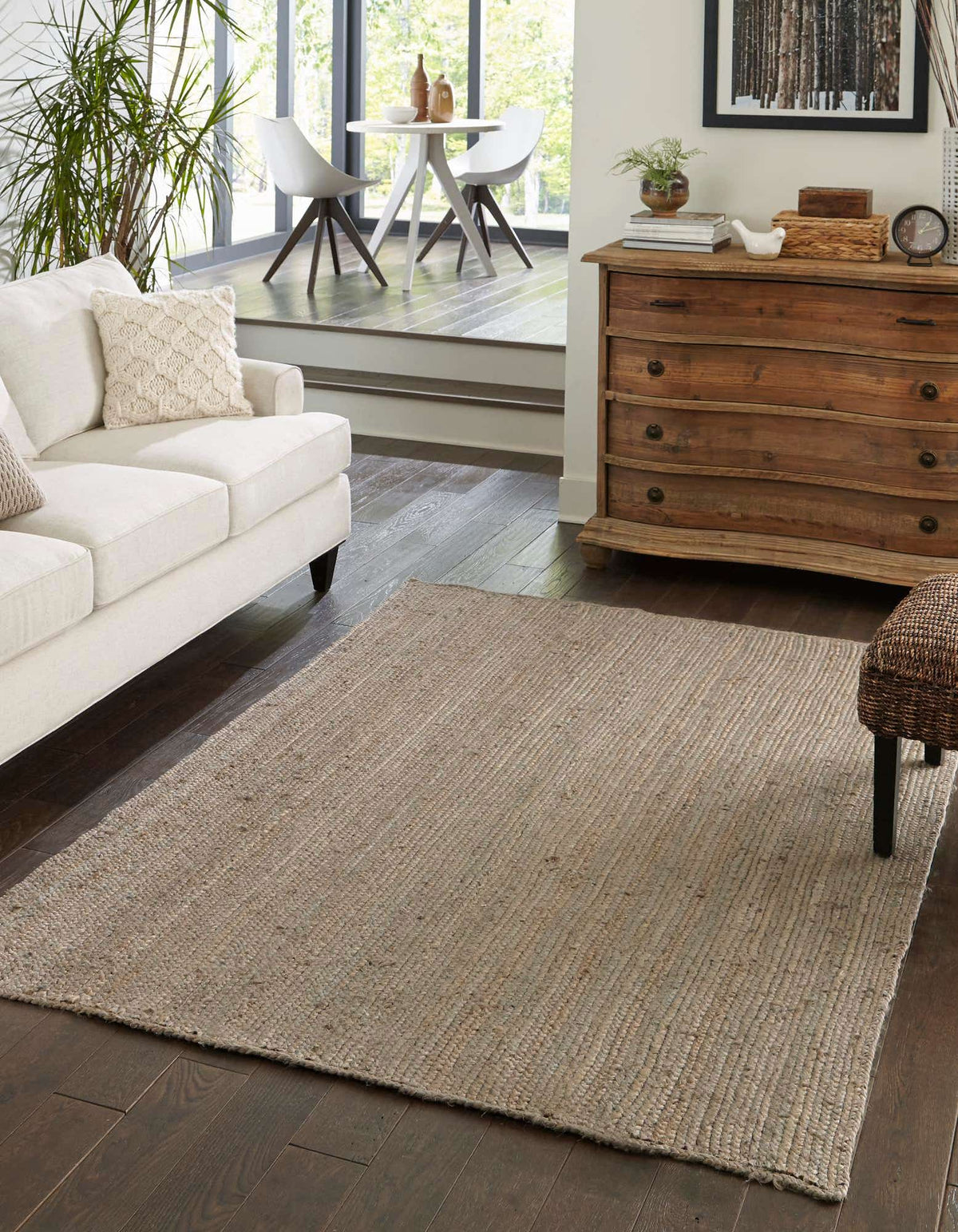 Rechteck Handgeflochten Teppich Braided Jute in Grau von Hadorn™ - Lifestyle Image