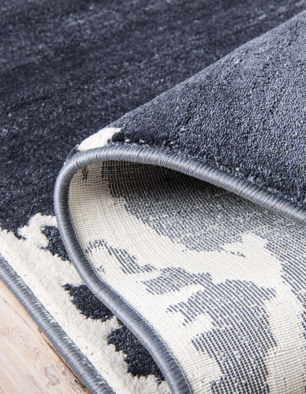 Rechteck Teppich Bellevue in Marineblau von Hadorn™ - Lifestyle Image