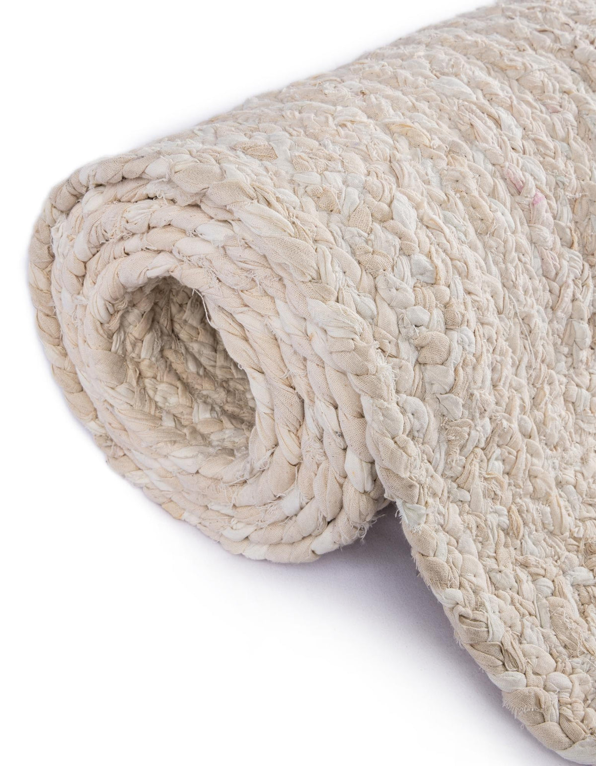 Rund Teppich Braided Chindi in Beige von Hadorn™ - Lifestyle Image