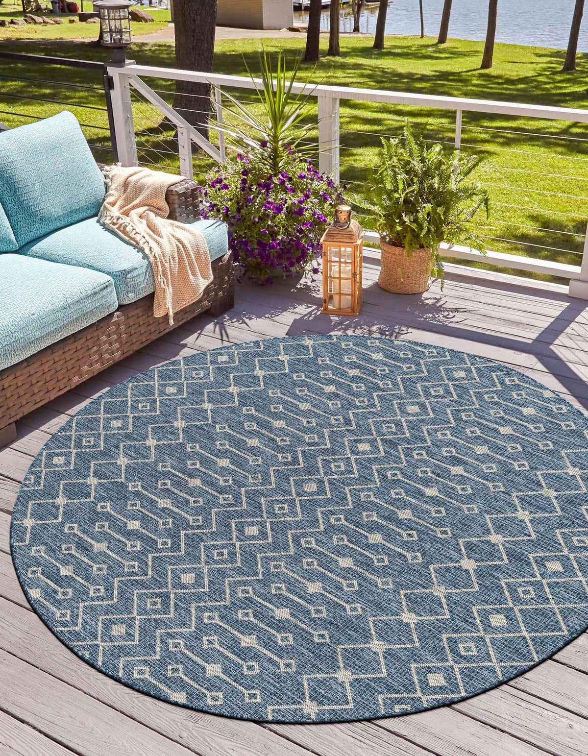 Rund Outdoor Teppich Tulum Outdoor in Blau von Hadorn™ - Lifestyle Image
