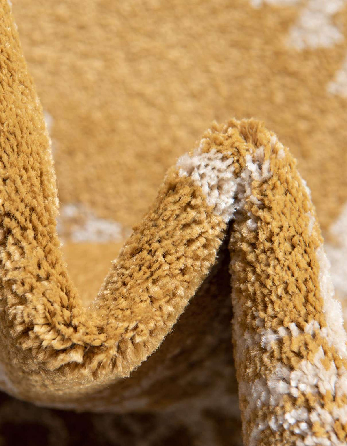 Rechteck Teppich Arcadia in Gold von Hadorn™ - Lifestyle Image