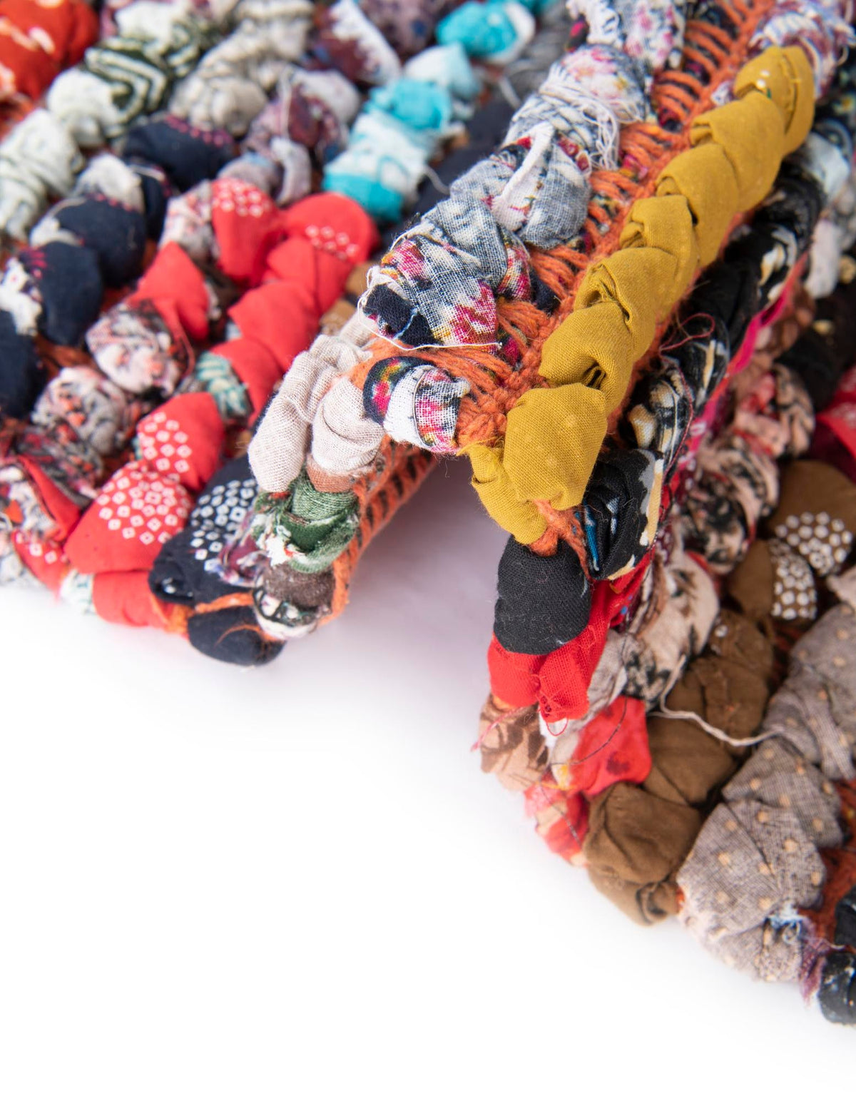 Rechteck Teppich Braided Chindi in Mehrfarbig von Hadorn™ - Lifestyle Image