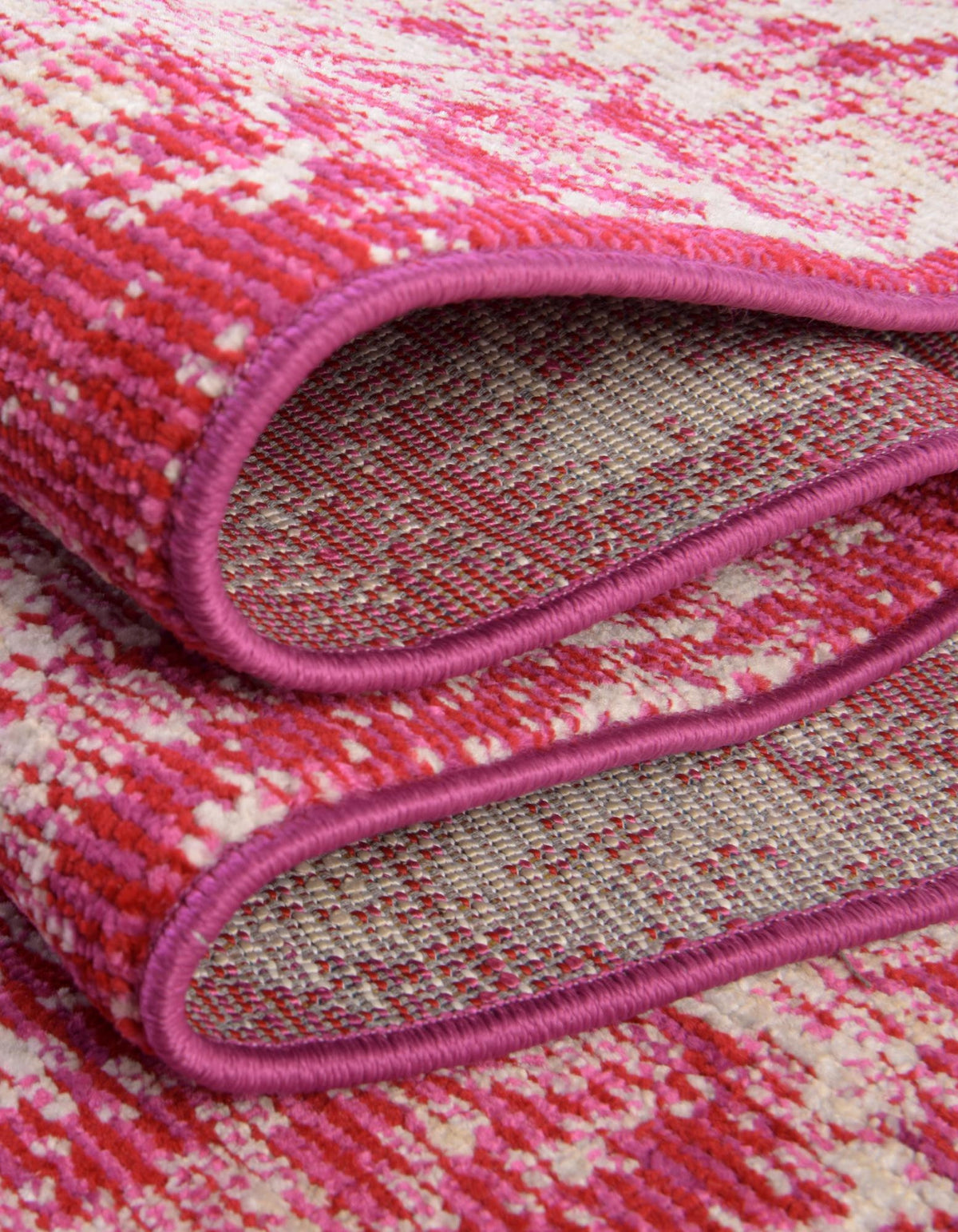 Rechteck Teppich Amulet in Rosa von Hadorn™ - Lifestyle Image