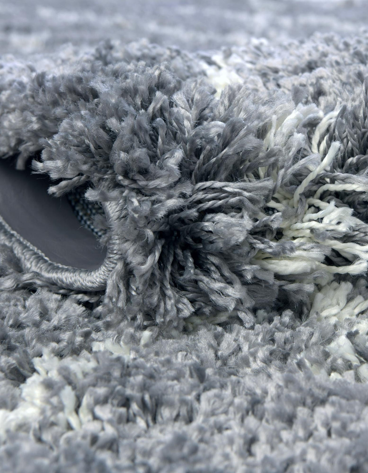 Läufer Teppich Lachen Fence in Kieselgrau von Hadorn™ - Lifestyle Image