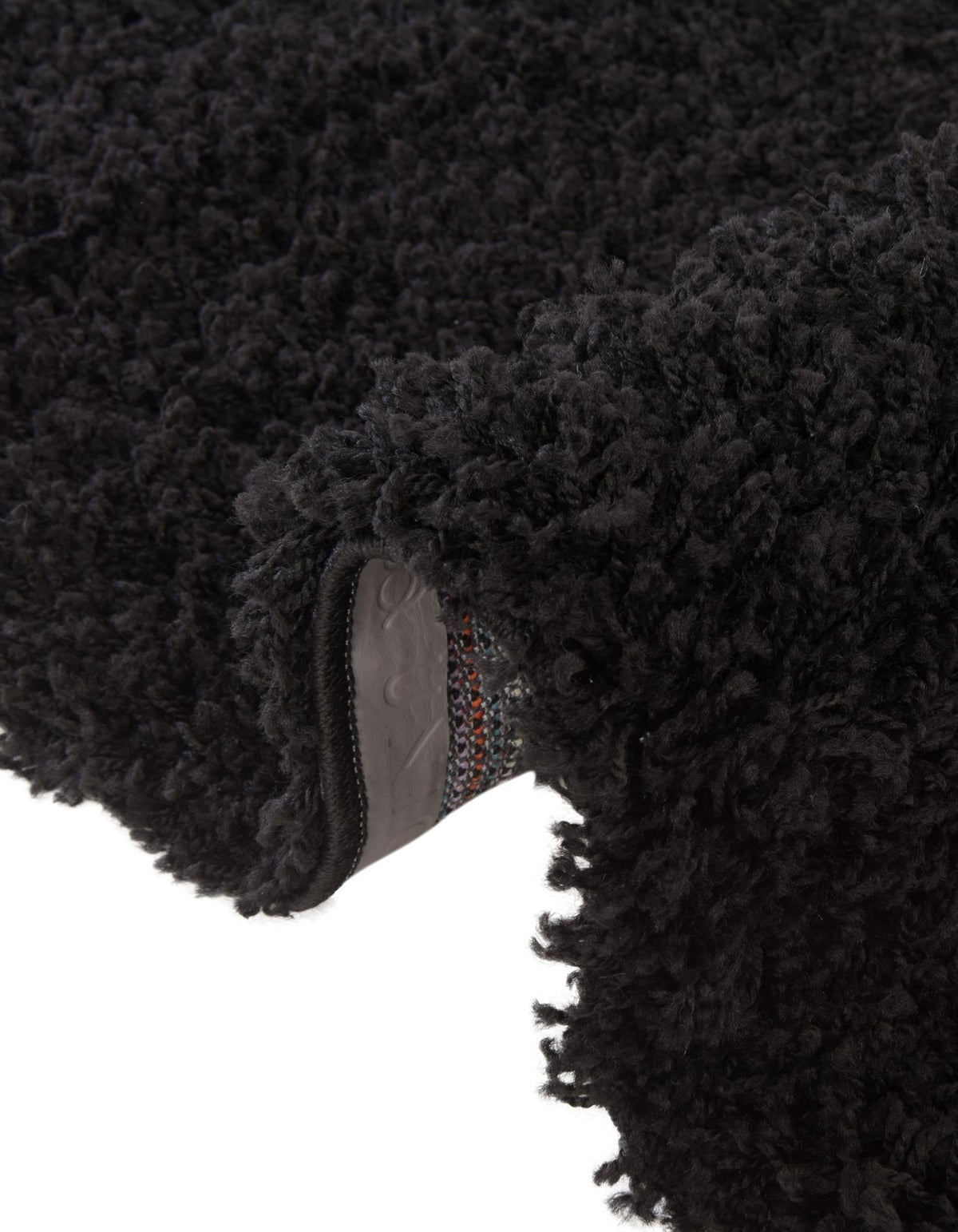 Oval Hochflorteppich Solid Shag in Schwarz von Hadorn™ - Lifestyle Image