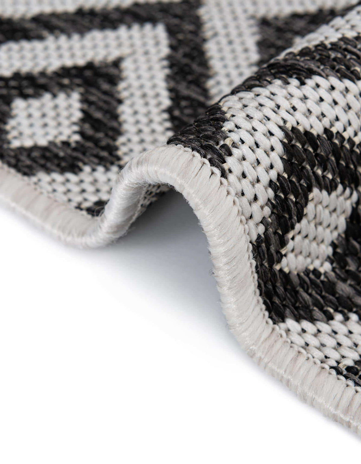 Oval Outdoor Teppich Tulum Outdoor in Anthrazit von Hadorn™ - Lifestyle Image