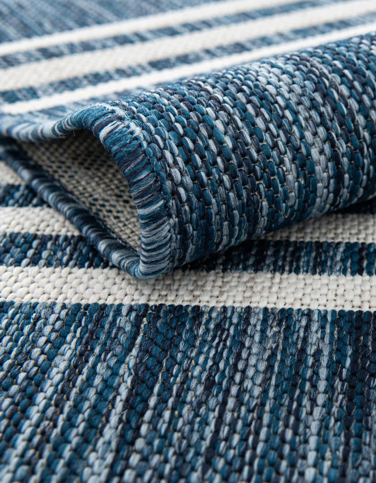 Rund Outdoor Teppich Tulum Outdoor in Blau von Hadorn™ - Lifestyle Image
