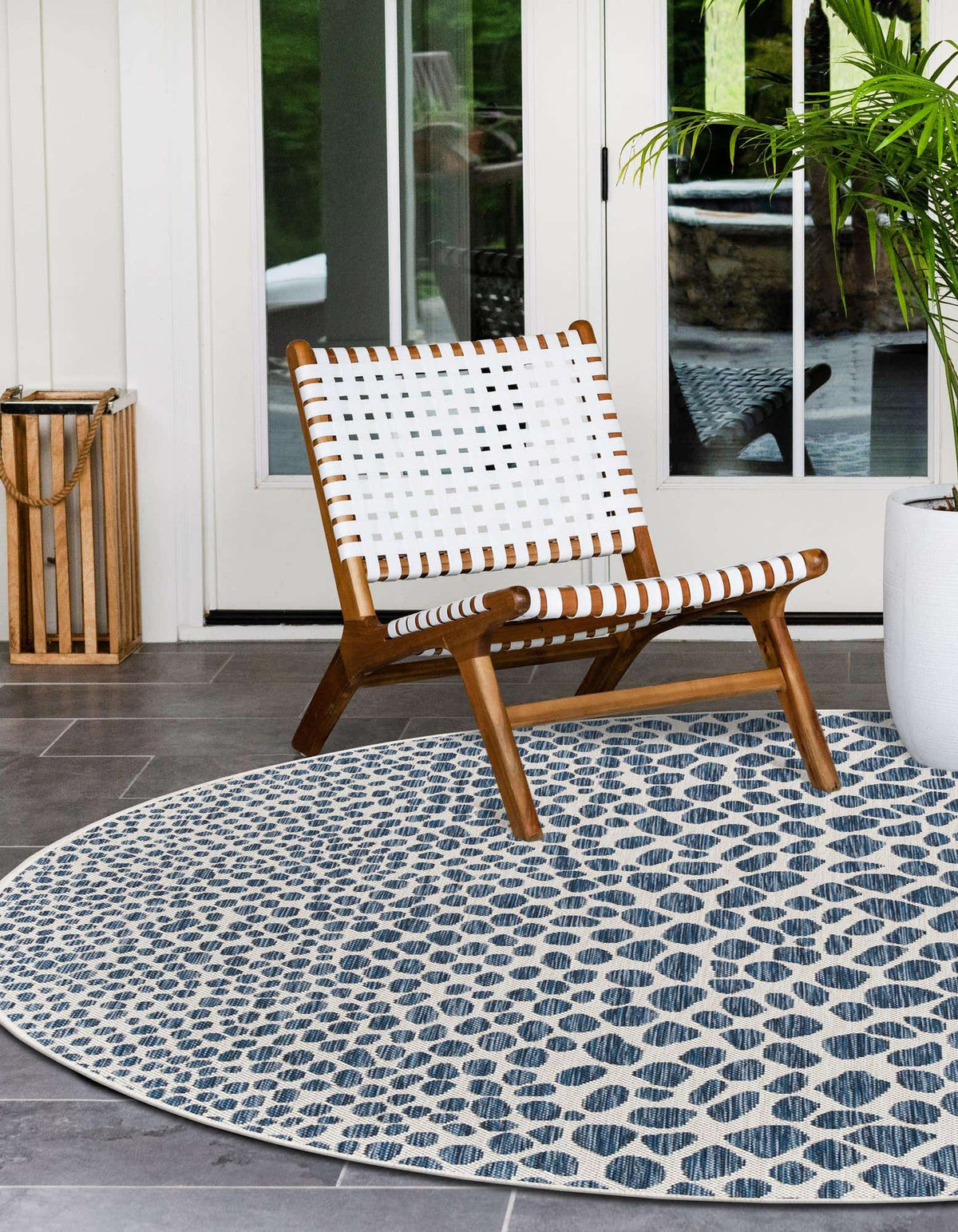 Rund Outdoor Teppich Tulum Outdoor in Blau von Hadorn™ - Lifestyle Image