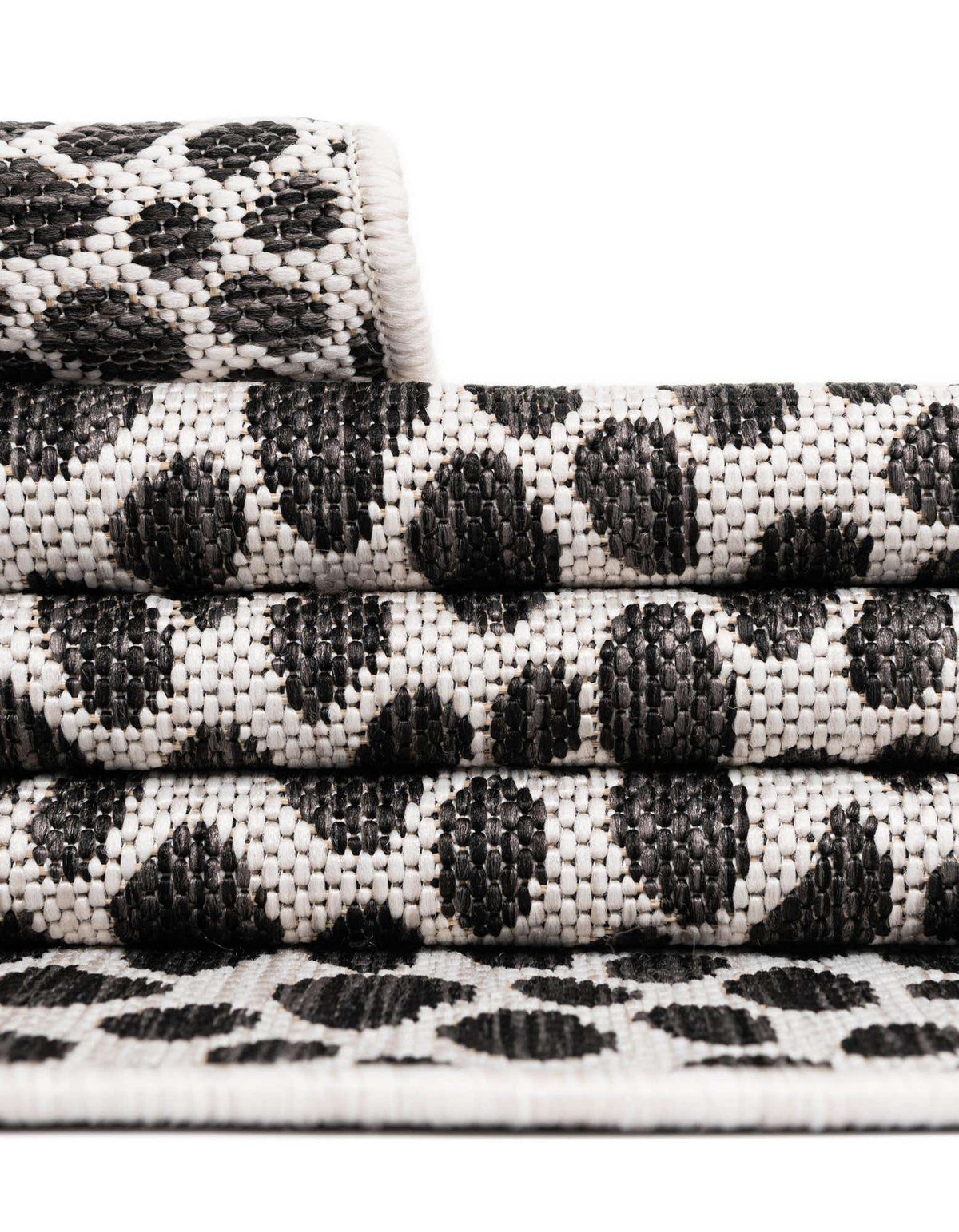 Quadratisch Outdoor Teppich Tulum Outdoor in Schwarz von Hadorn™ - Lifestyle Image