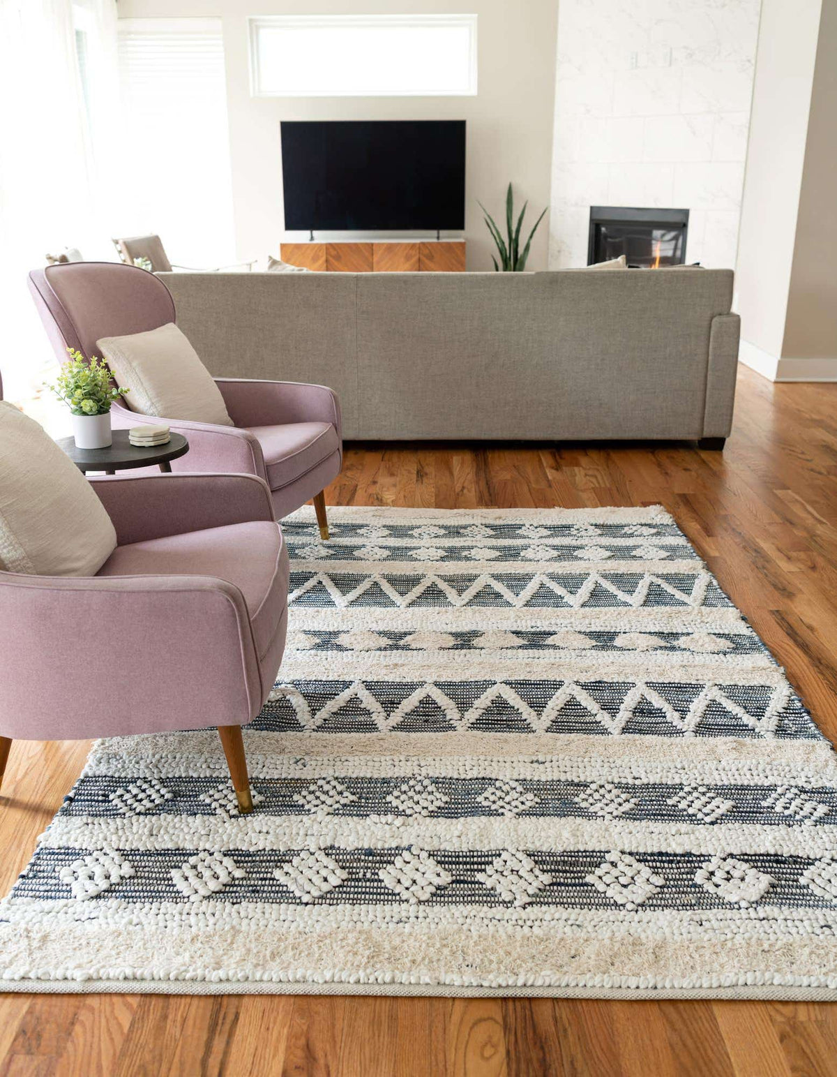 Rechteck Handgeflochten Teppich Cotton Chindi in Elfenbein von Hadorn™ - Lifestyle Image