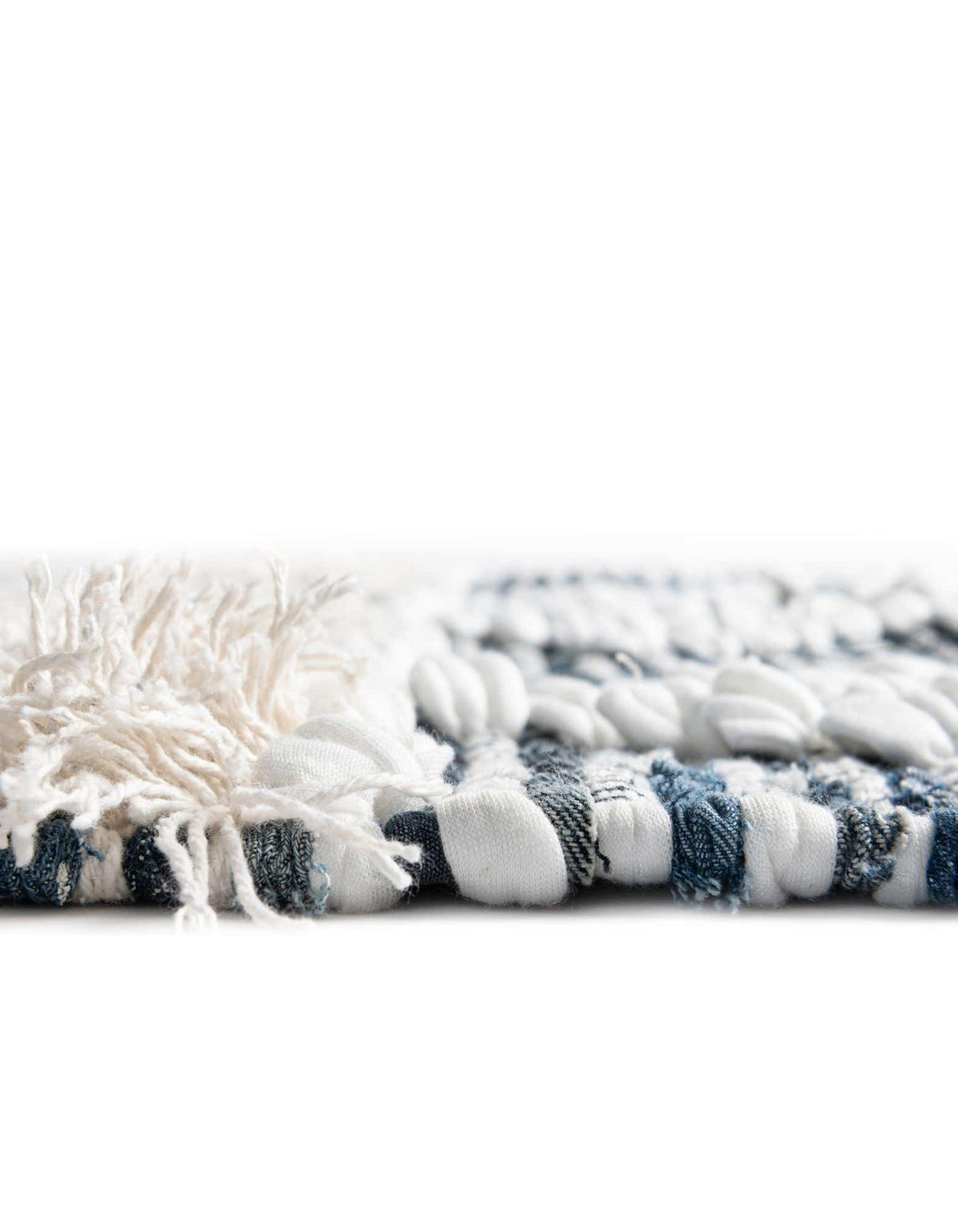 Rechteck Handgeflochten Teppich Cotton Chindi in Elfenbein von Hadorn™ - Lifestyle Image