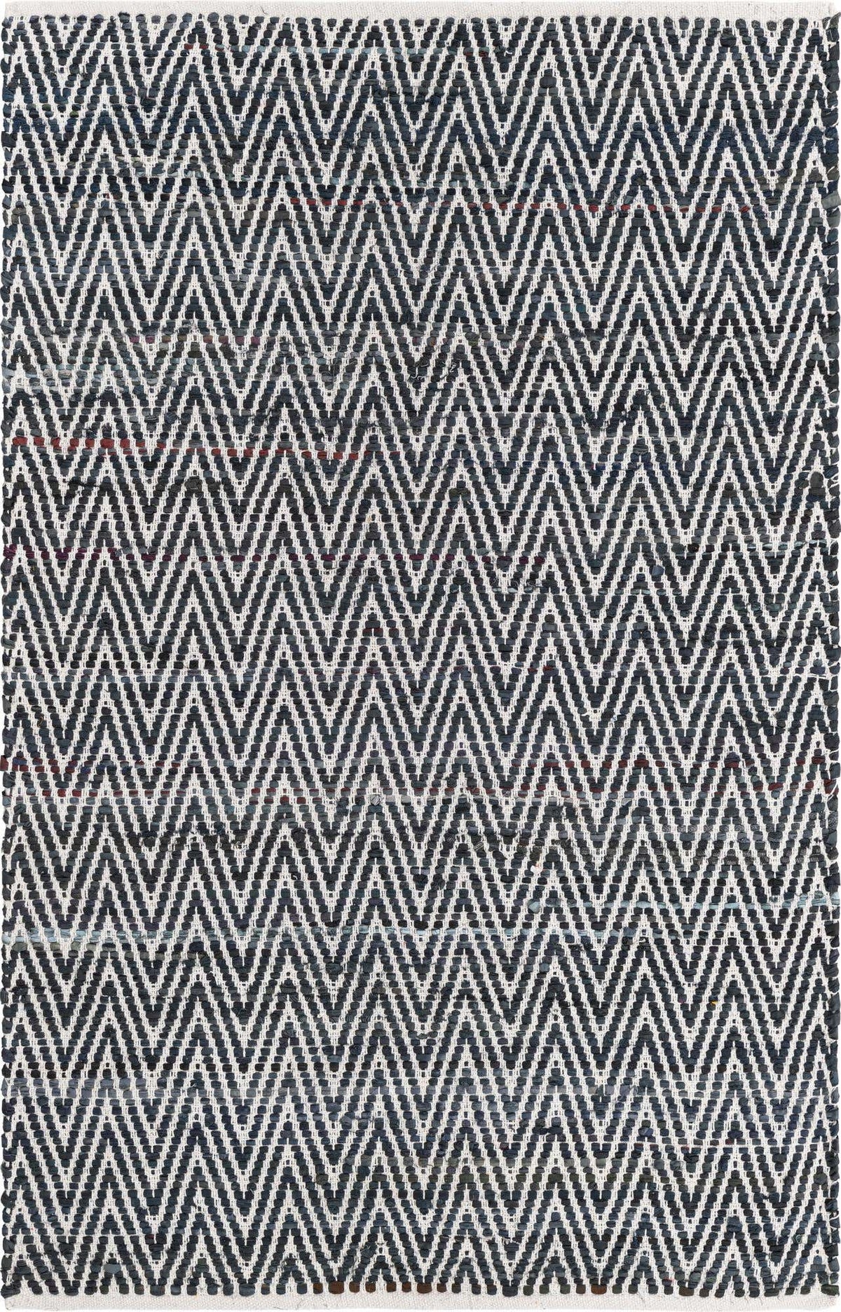 Rechteck Handgeflochten Teppich Chindi Chevron in Schwarz und Weiss von Hadorn™ - Lifestyle Image