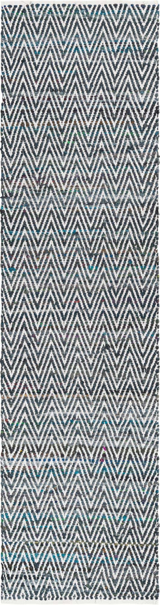 Läufer Handgeflochten Teppich Chindi Chevron in Schwarz und Weiss von Hadorn™ - Lifestyle Image