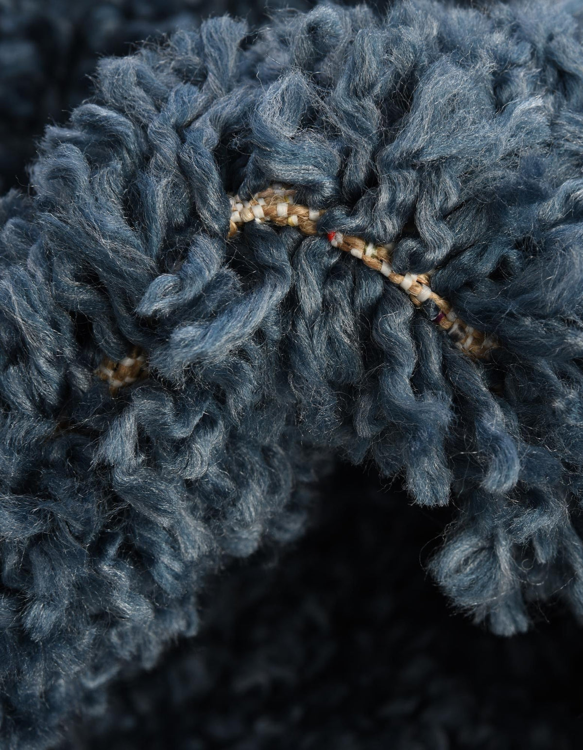 Quadratisch Hochflorteppich Zermatt Shag in Blau von Hadorn™ - Lifestyle Image