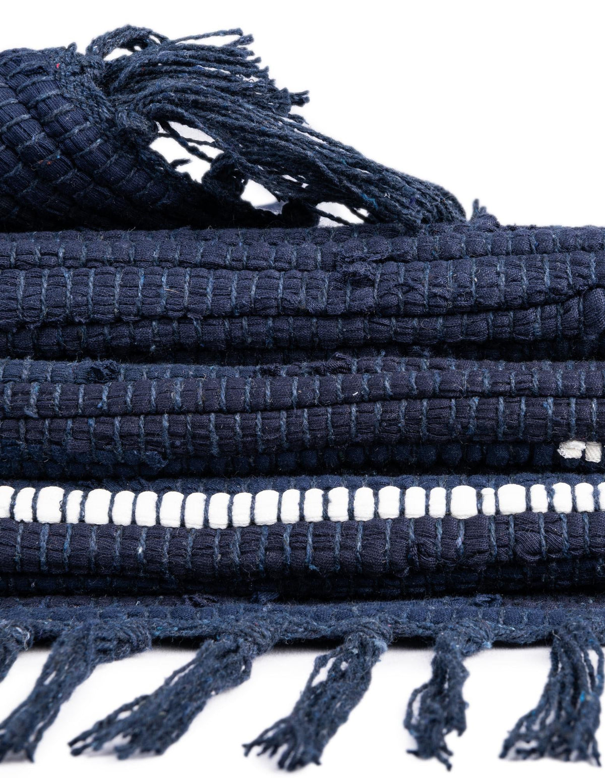 Läufer Handgeflochten Teppich Chindi Cotton in Marineblau von Hadorn™ - Lifestyle Image