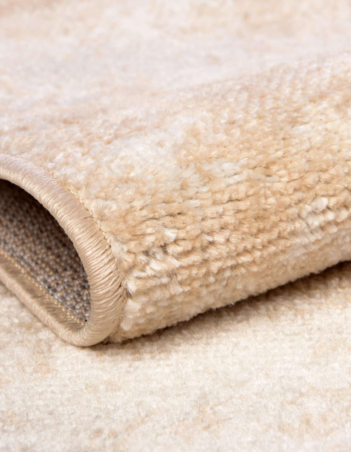 Rund Teppich Aurora in Sand von Hadorn™ - Lifestyle Image