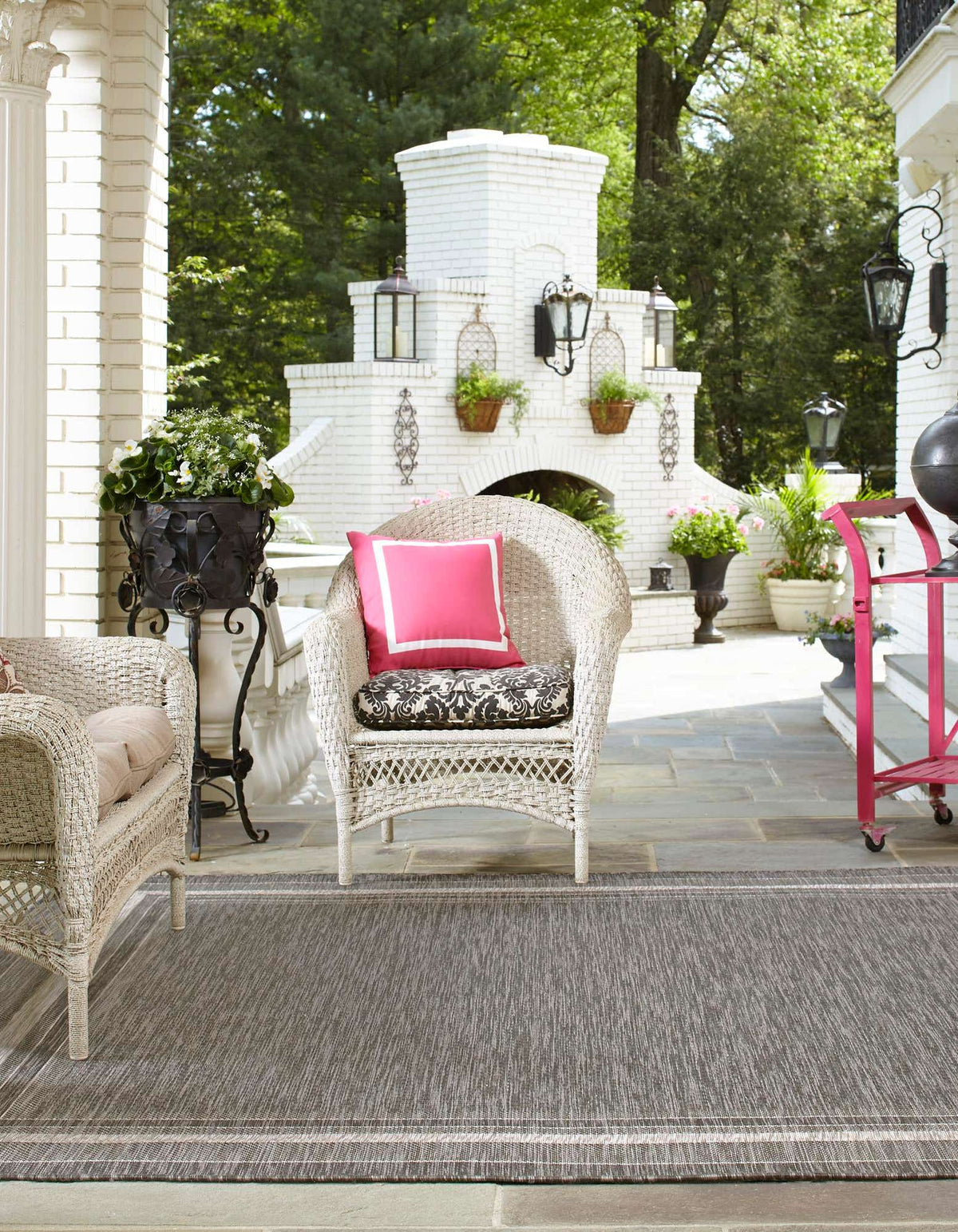 Quadratisch Outdoor Teppich Tulum Outdoor in Schwarz von Hadorn™ - Lifestyle Image