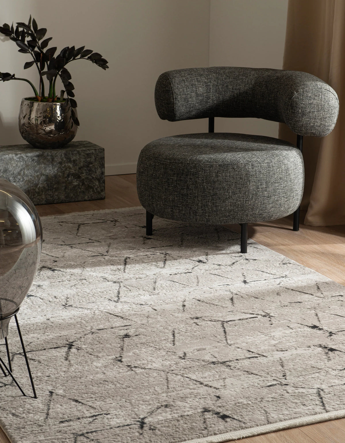 Quadratisch Teppich Davos Spice in Grau von Hadorn™ - Lifestyle Image