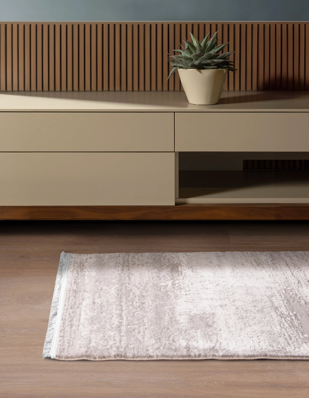 Läufer Teppich Davos Deep in Grau von Hadorn™ - Lifestyle Image