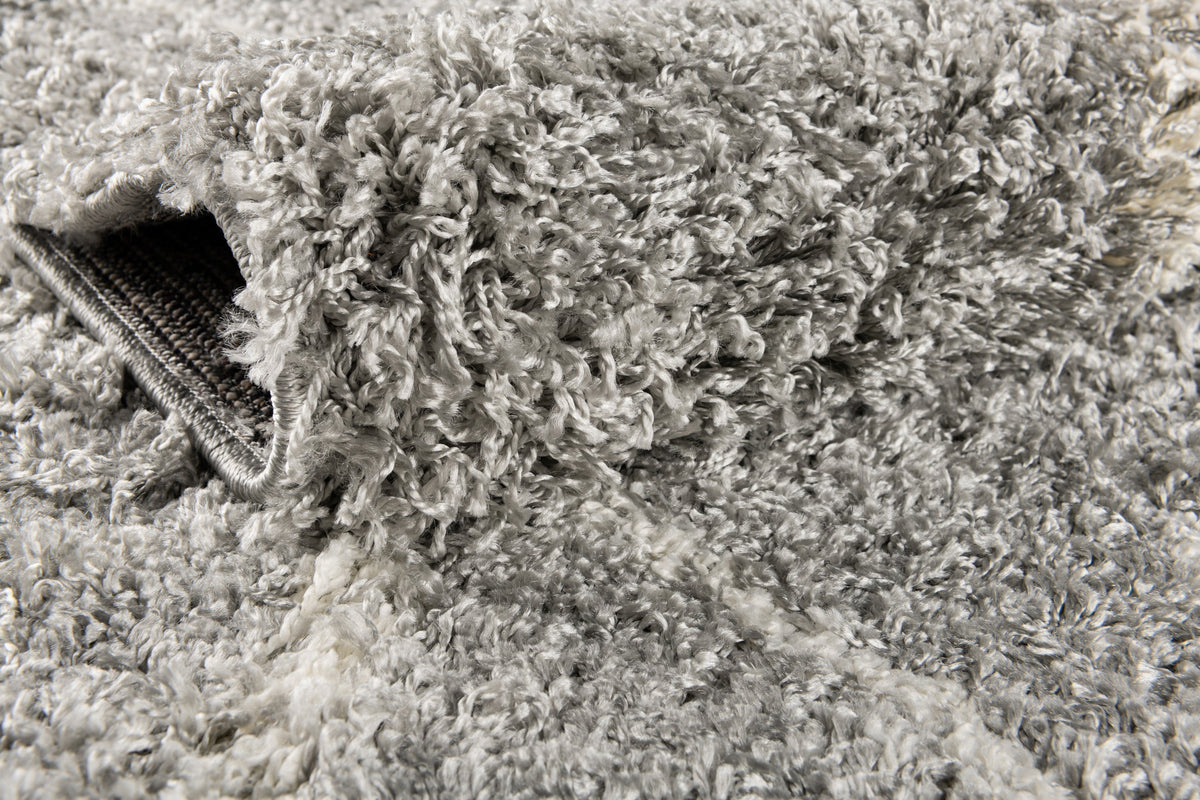 Quadratisch Teppich Lachen Fence in Wolkengrau von Hadorn™ - Lifestyle Image