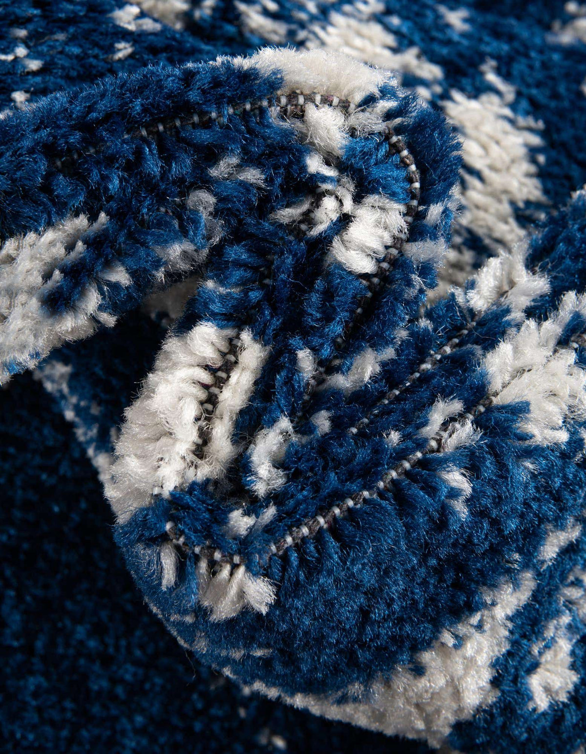 Rechteck Teppich Lennon in Marineblau von Hadorn™ - Lifestyle Image