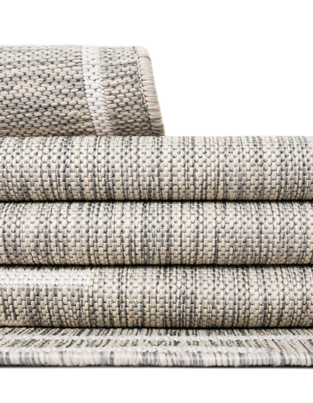 Quadratisch Outdoor Teppich Tulum Outdoor in Grau von Hadorn™ - Lifestyle Image