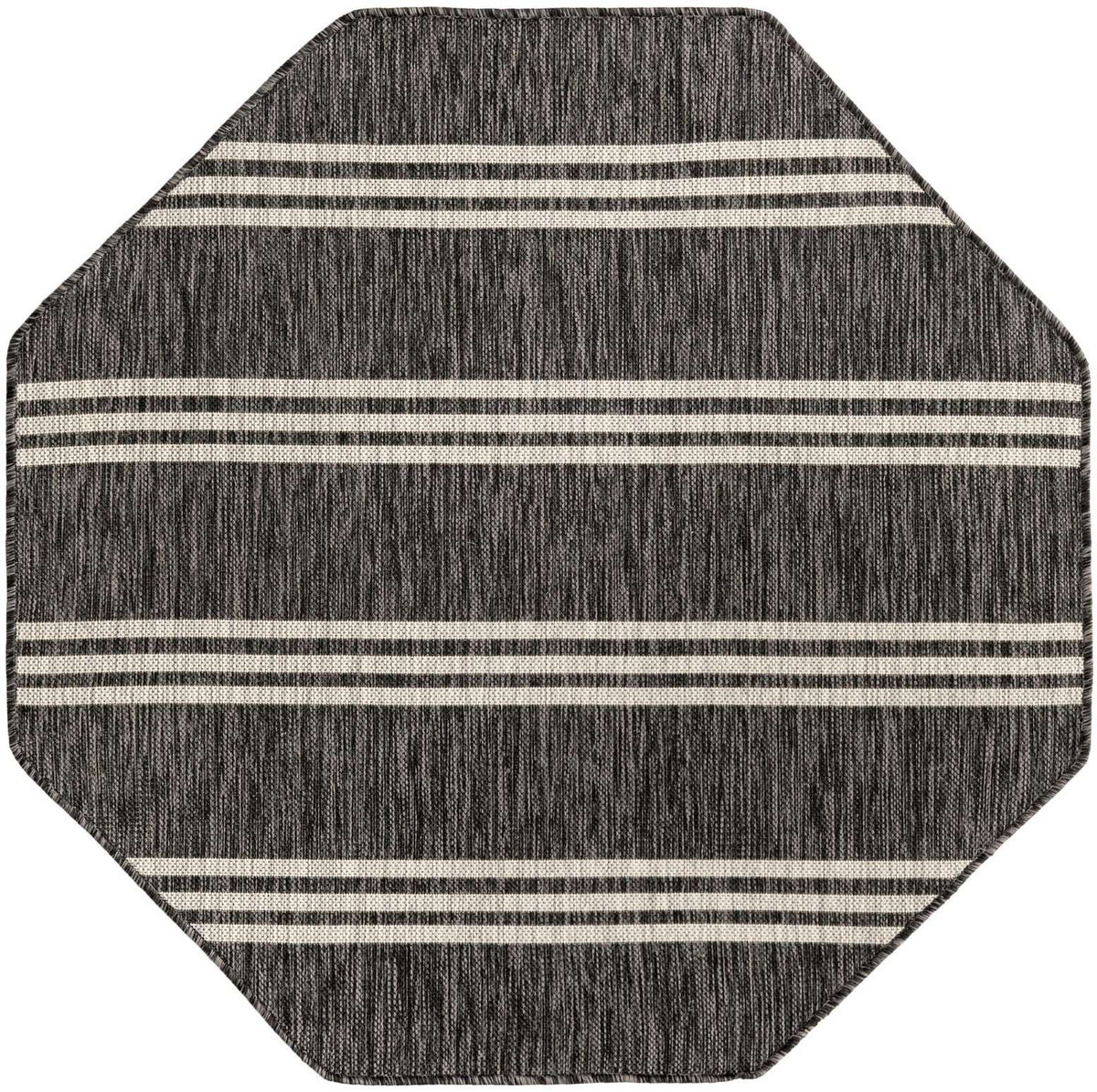 Achteck Outdoor Teppich Tulum Outdoor in Holzkohle von Hadorn™ - Lifestyle Image