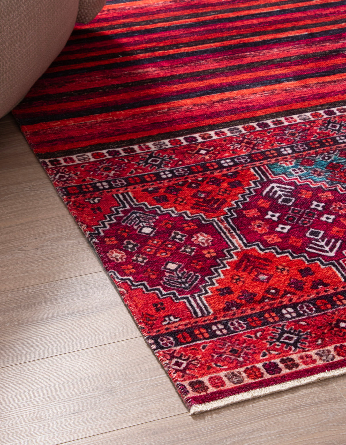 Rechteck Teppich Kriens Attai in Rot von Hadorn™ - Lifestyle Image