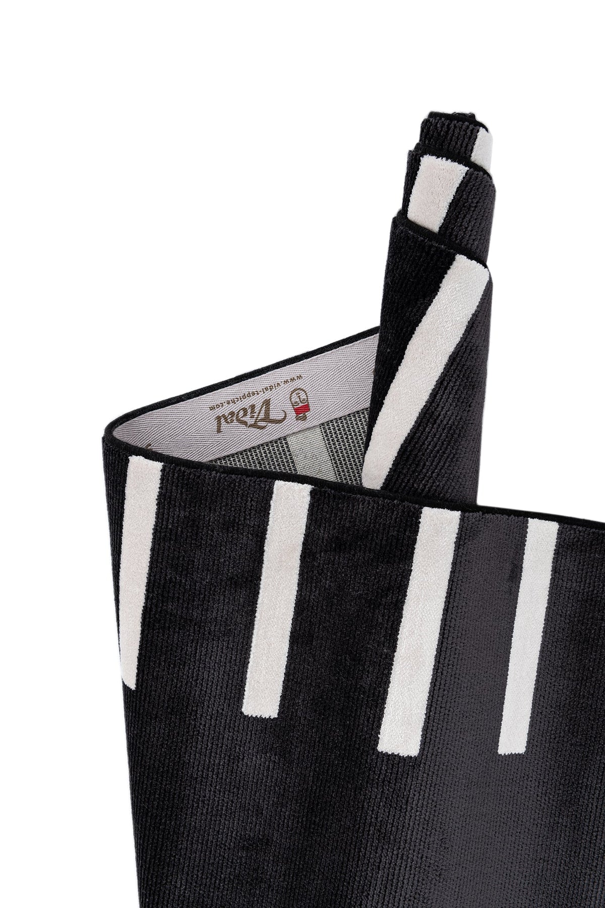 Läufer Luxus Teppich Laax in Schwarz von Hadorn™ - Lifestyle Image