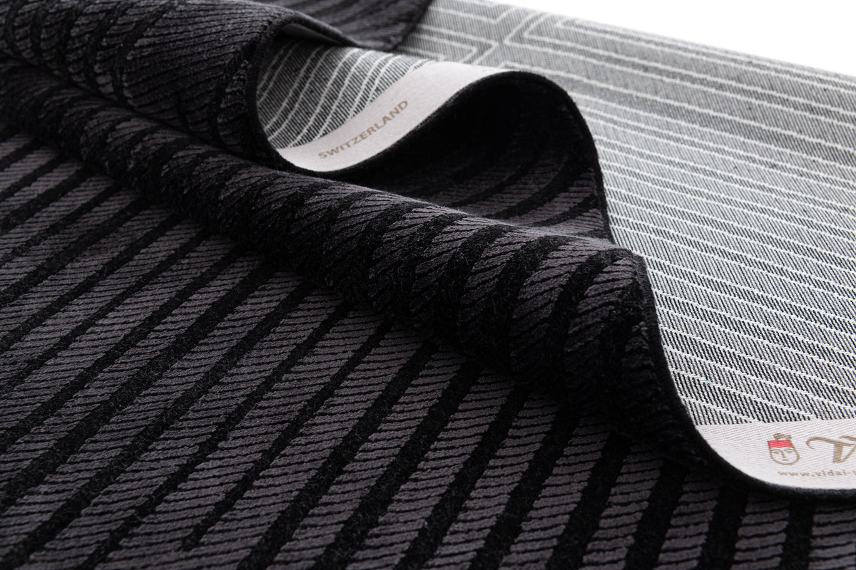Rechteck Luxus Teppich Laax in Schwarz von Hadorn™ - Lifestyle Image