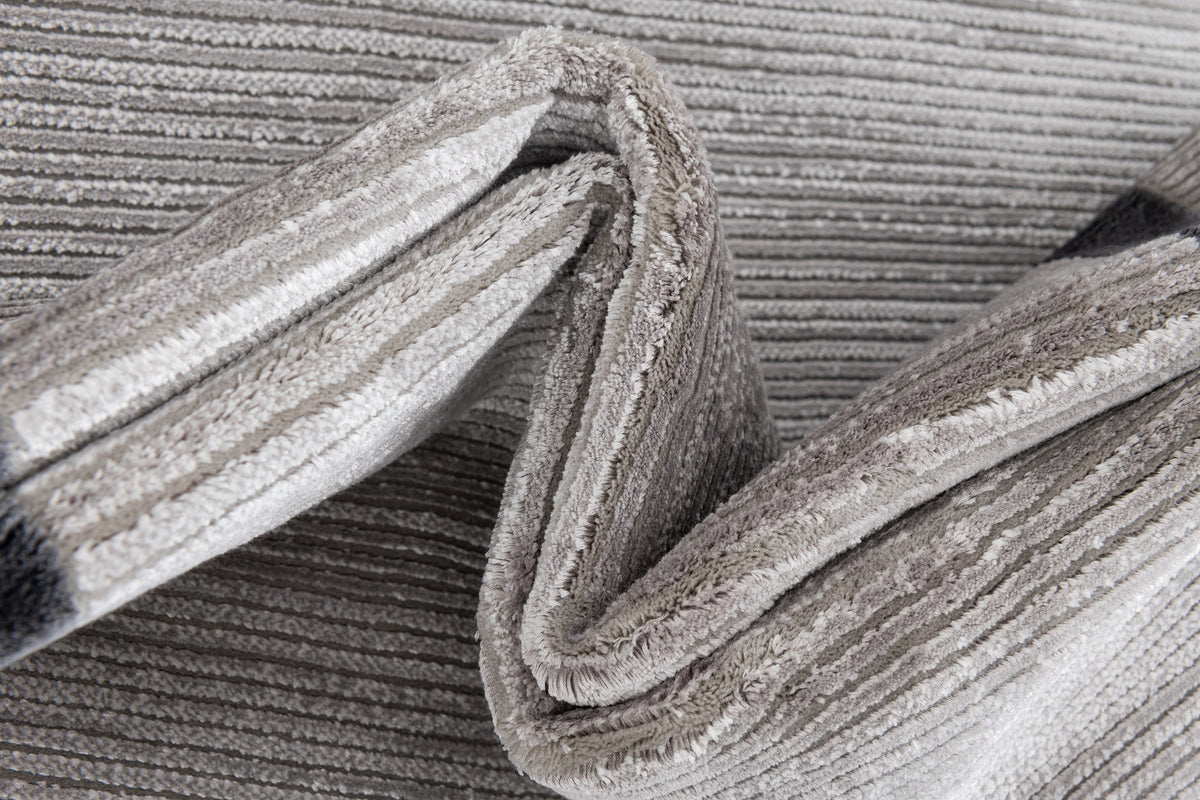 Rund Luxus Teppich Chiasso in Grau von Hadorn™ - Lifestyle Image
