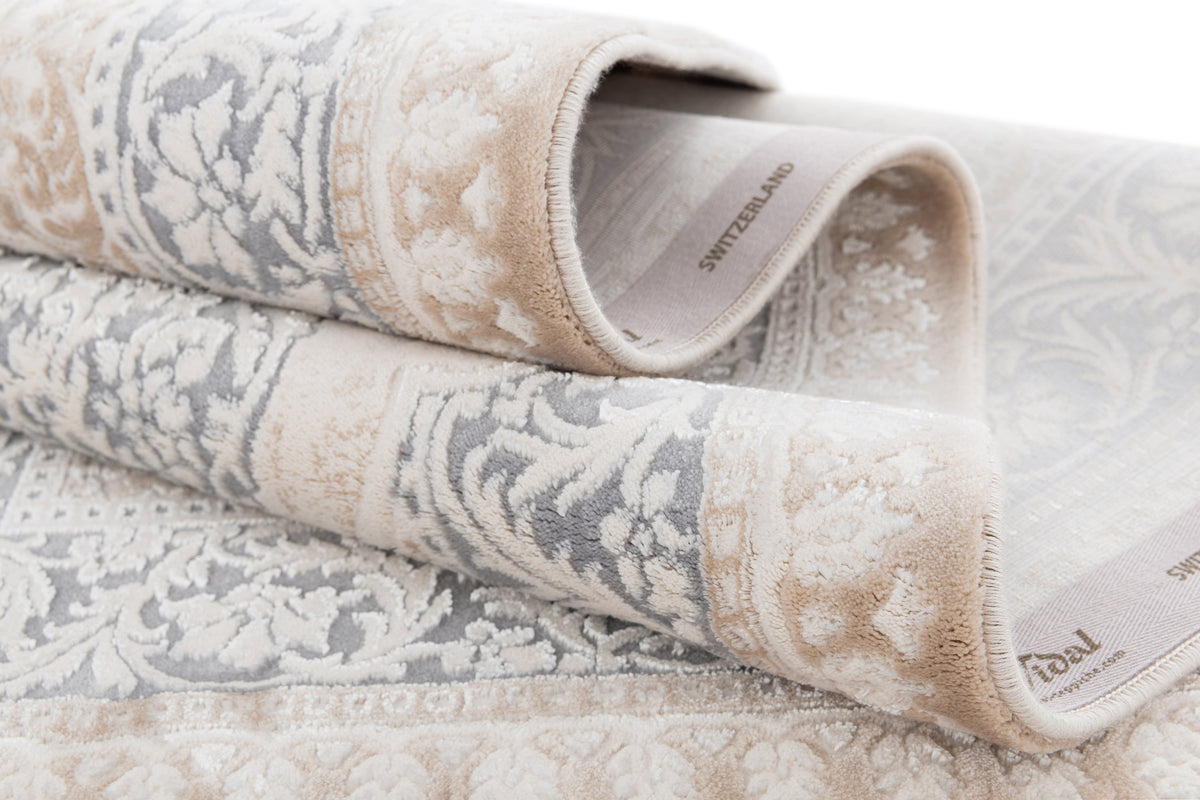 Rechteck Luxus Teppich Arosa in Grau von Hadorn™ - Lifestyle Image